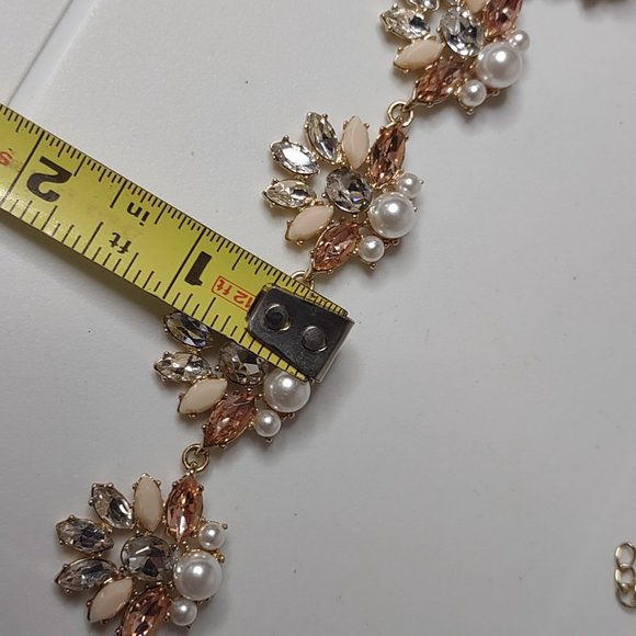 Metal, Faux Pearl, Glass, And Plastic Pretty Necklace 18.5 To 20.5 Inches - Picture 13 of 15